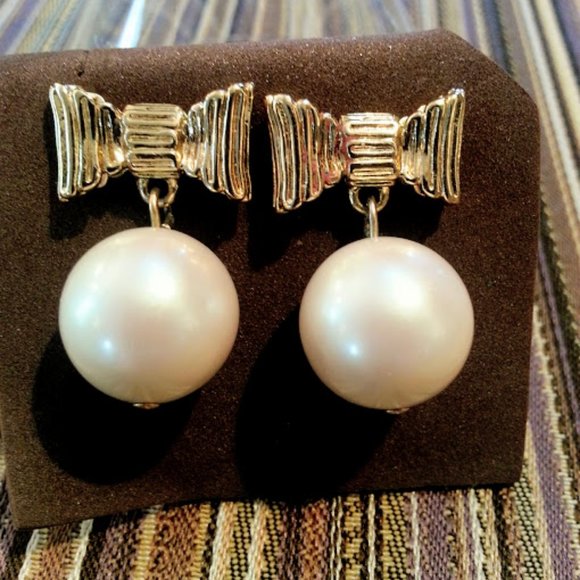 kate spade Jewelry - Kate Spade All Wrapped Up Pearl Gold Bow Earrings